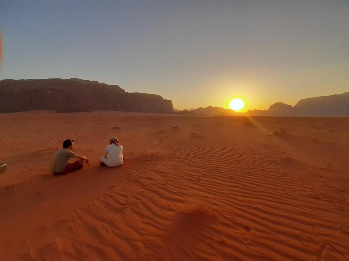 Bed and Breakfast Moon City Camp Wadi Rum Exterior foto