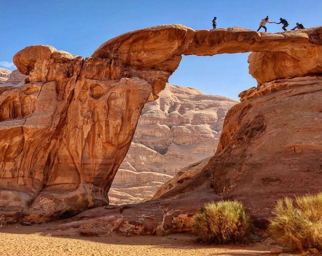 Bed and Breakfast Moon City Camp Wadi Rum Exterior foto