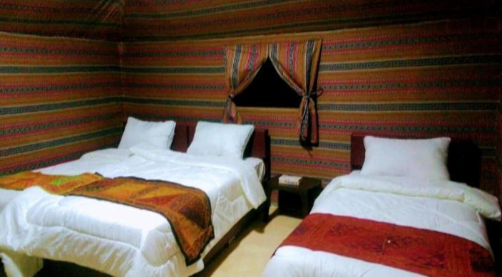 Bed and Breakfast Moon City Camp Wadi Rum Exterior foto