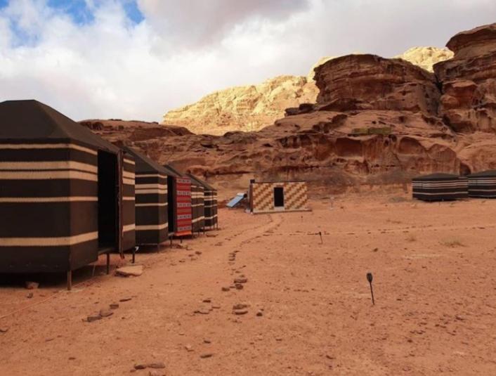 Bed and Breakfast Moon City Camp Wadi Rum Exterior foto