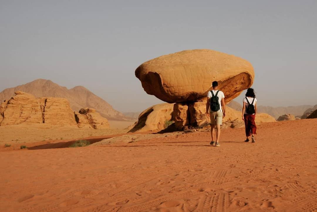 Bed and Breakfast Moon City Camp Wadi Rum Exterior foto