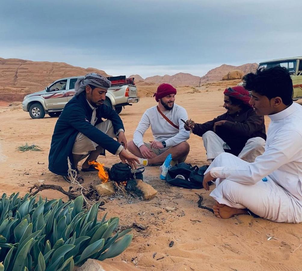 Bed and Breakfast Moon City Camp Wadi Rum Exterior foto