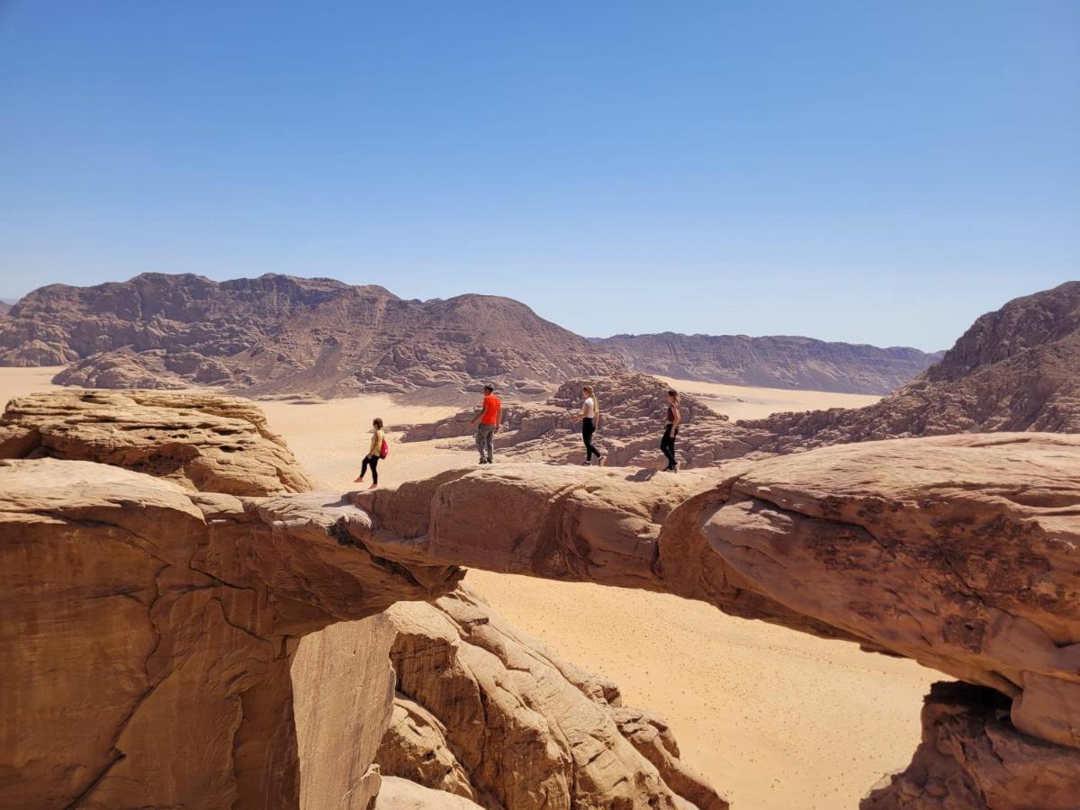 Bed and Breakfast Moon City Camp Wadi Rum Exterior foto