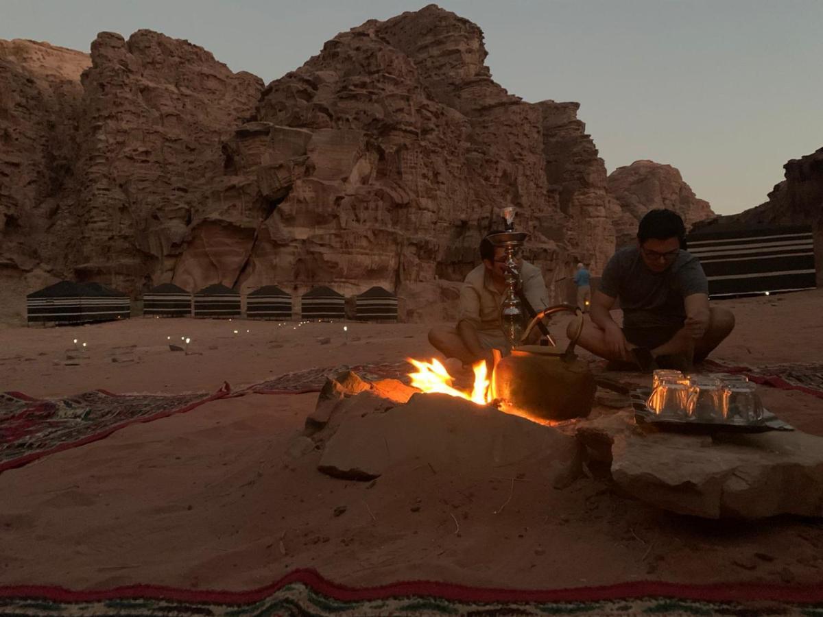 Bed and Breakfast Moon City Camp Wadi Rum Exterior foto