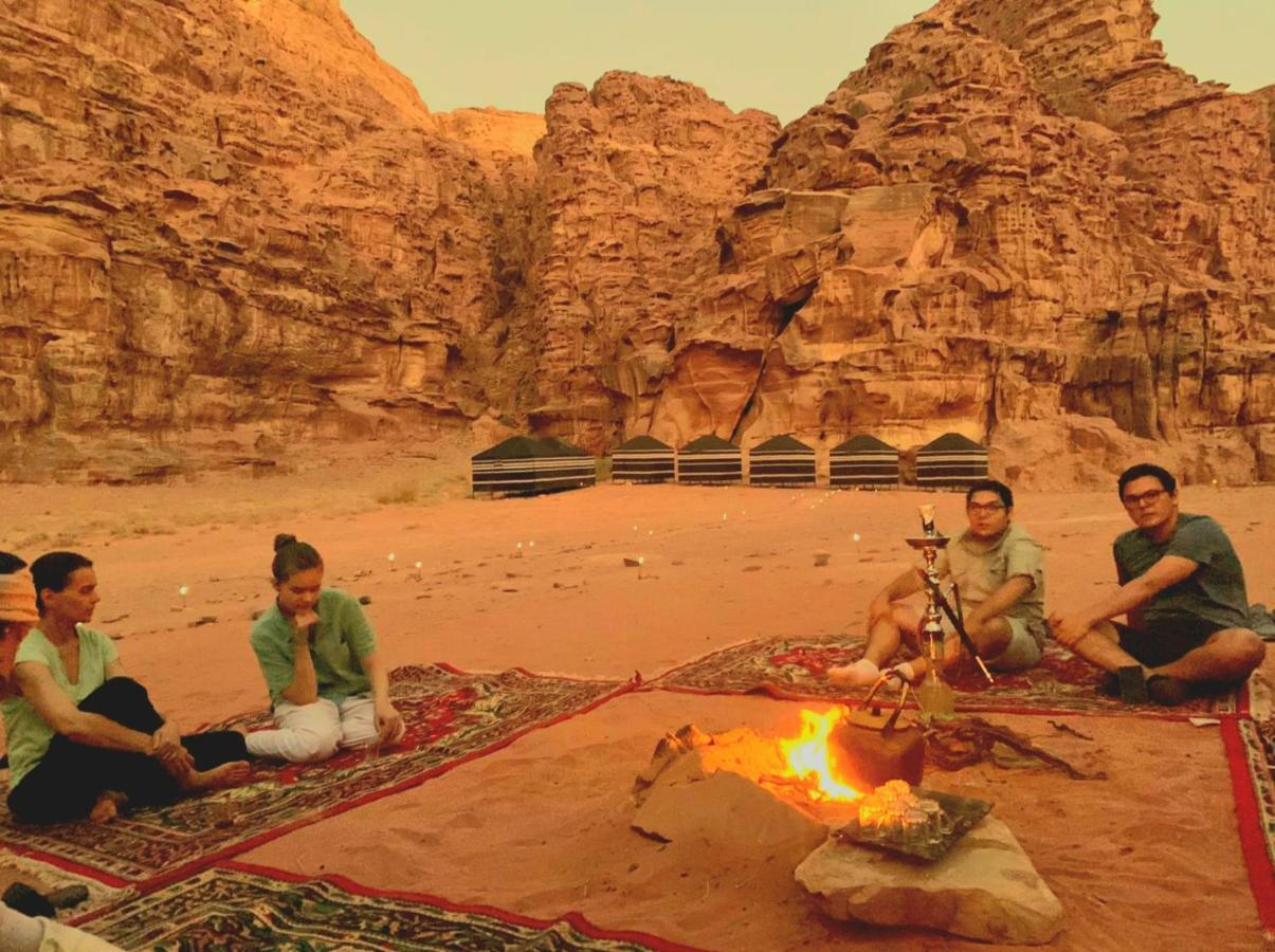 Bed and Breakfast Moon City Camp Wadi Rum Exterior foto