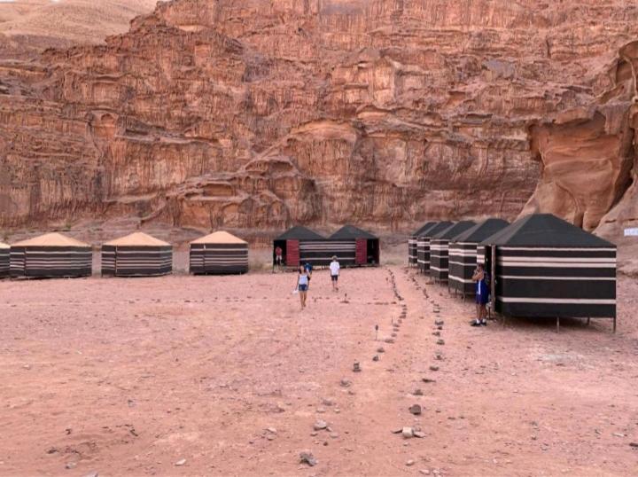 Bed and Breakfast Moon City Camp Wadi Rum Exterior foto