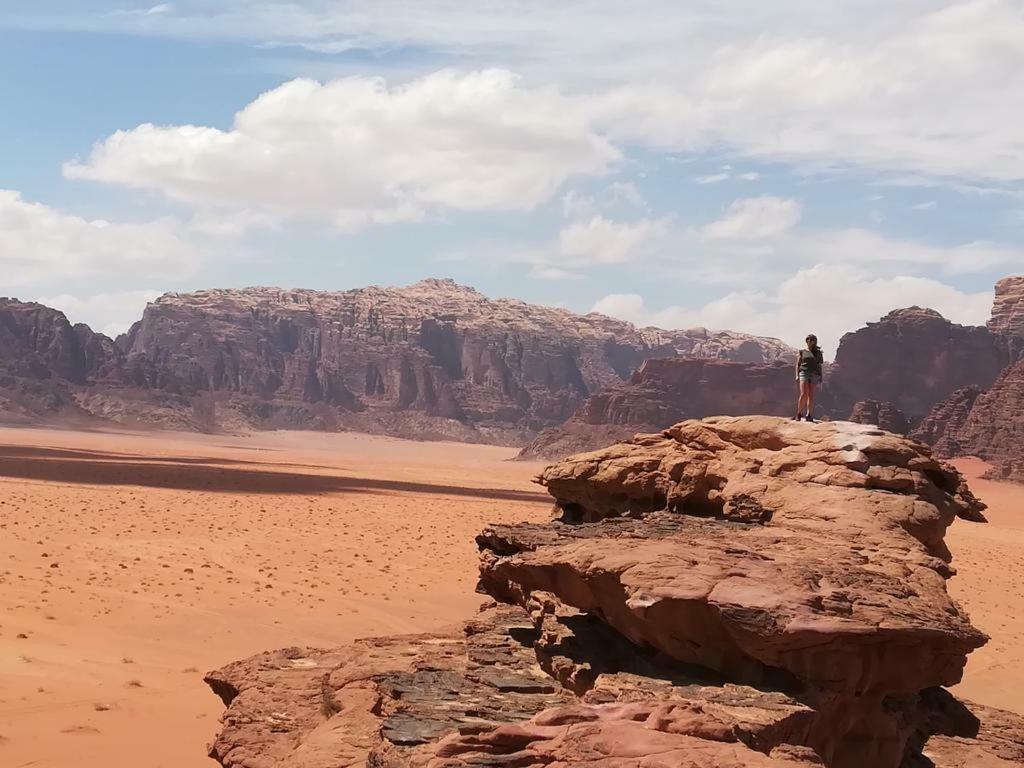 Bed and Breakfast Moon City Camp Wadi Rum Exterior foto