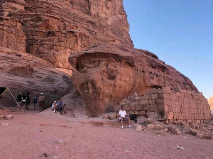 Bed and Breakfast Moon City Camp Wadi Rum Exterior foto