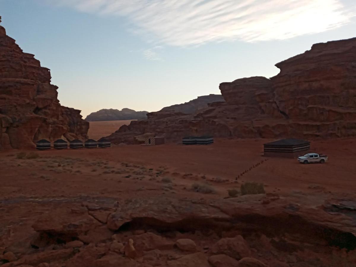 Bed and Breakfast Moon City Camp Wadi Rum Exterior foto